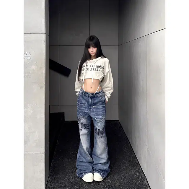 一碗士多 铆钉口袋水洗做旧英文压花美式复古高街时尚流行痞帅个性高级设计日常通勤宽松舒适百搭牛仔裤 男女同款