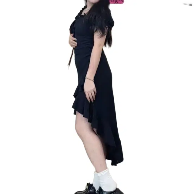 一碗士多 大码胖妹妹荷叶边不规则短袖女夏一字肩性感甜辣收腰小黑裙连衣裙 女款