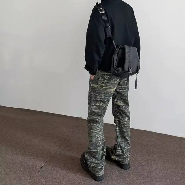 一碗士多 迷彩褶皱感做旧直筒微喇潮流百搭日常不贴腿显高显瘦多抽褶设计感拖地痞帅高级感时尚炸街牛仔裤 男女同款