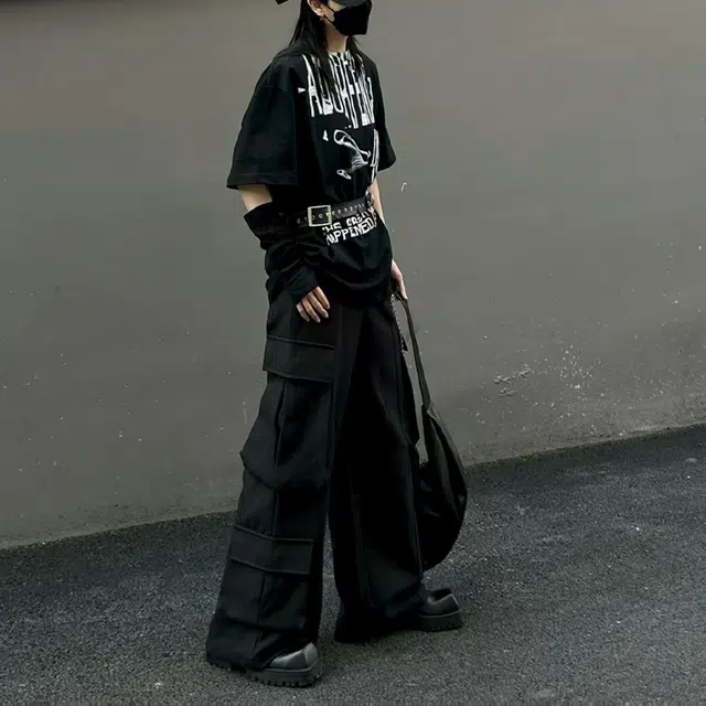 一碗士多 美式高街小众百搭机能解构廓形多口袋设计个性时尚宽松弯刀阔腿直筒舒适痞帅纯色通勤户外垂感拖地休闲裤 男女同款