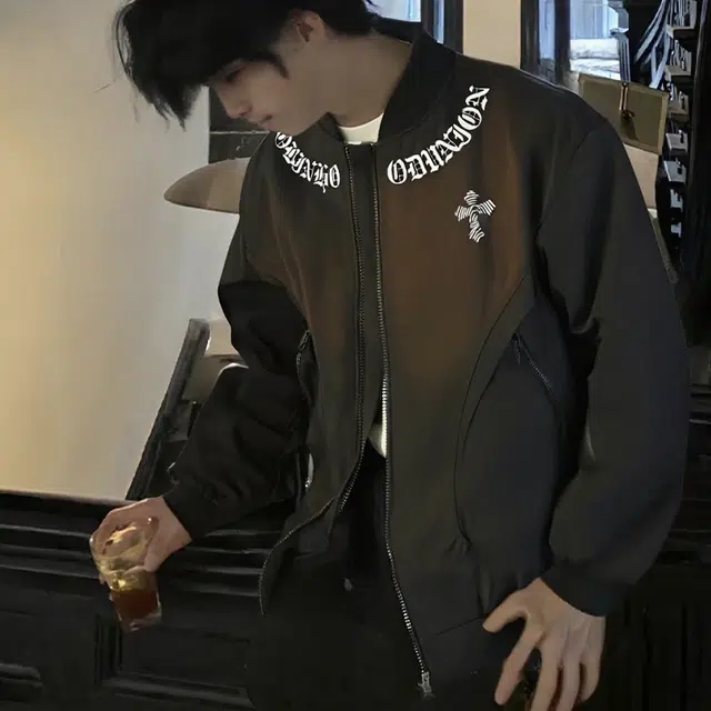 一碗士多 美式复古小众百搭纯色简约拼接独特领口印花设计宽松舒适落肩通勤户外日常经典款夹克 男女同款