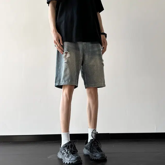 木木兔 休闲美式潮流百搭纯色慵懒复古文艺破洞简约工装五分牛仔短裤 男款