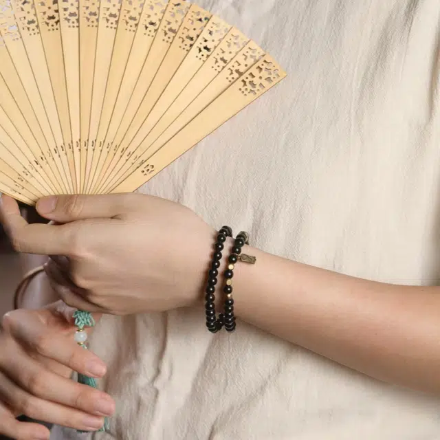 舞依翡 双圈手链搭配黄铜年年有余创意个性珠串新中式国风 黑檀 手串 女款