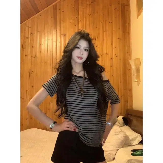 LAKESI T