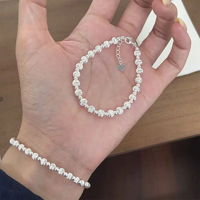 925