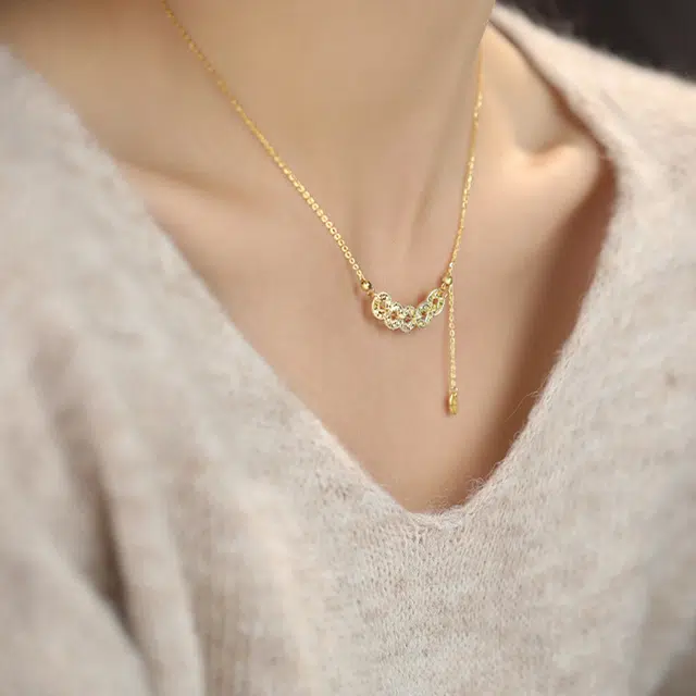 925