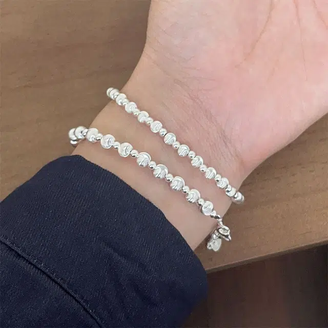 925