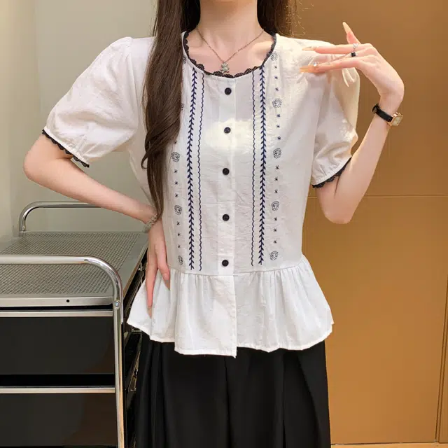 LAKESI T