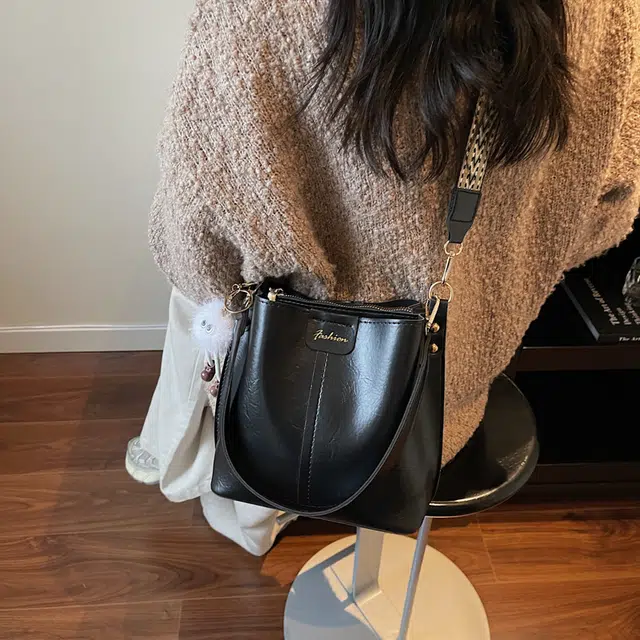YTARA PU Tote