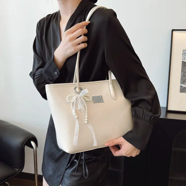 YTARA PU Tote