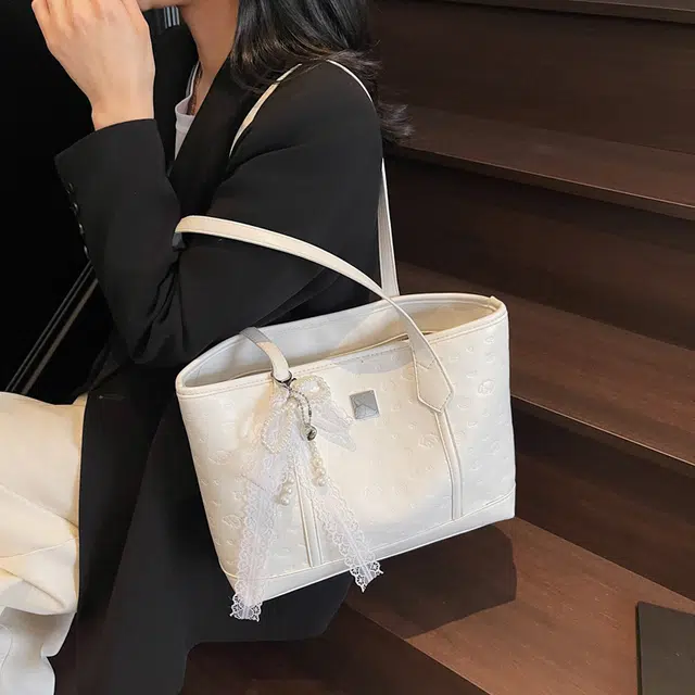 YTARA PU Tote