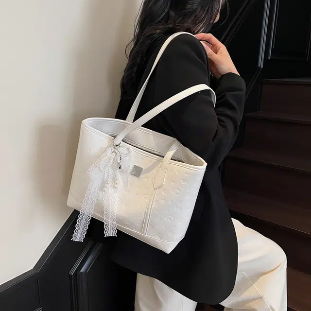 YTARA PU Tote