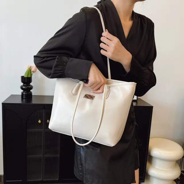 YTARA PU Tote