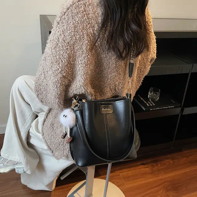 YTARA PU Tote