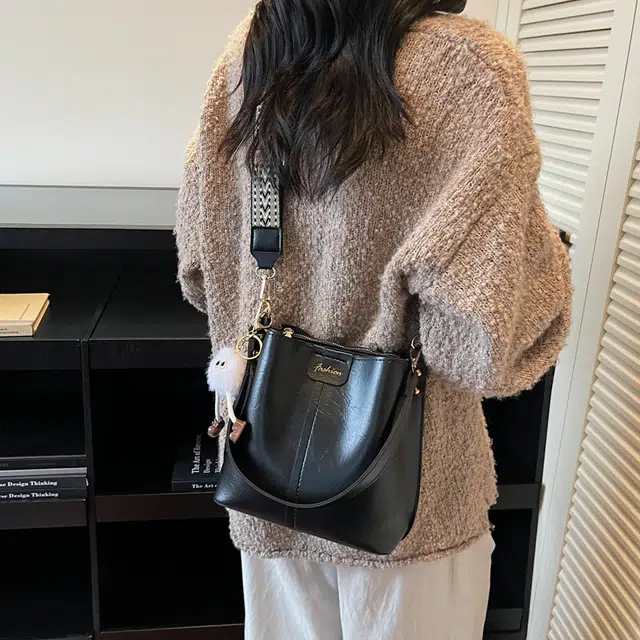 YTARA PU Tote