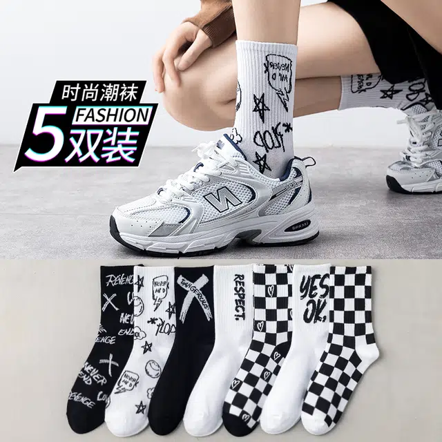 水中花 袜子防臭吸汗训练健身高帮袜街头黑白潮流原创涂鸦学生长袜透气舒适防滑跑步篮球运动袜青少年抑菌抗起球中筒袜 男女同款 组合装