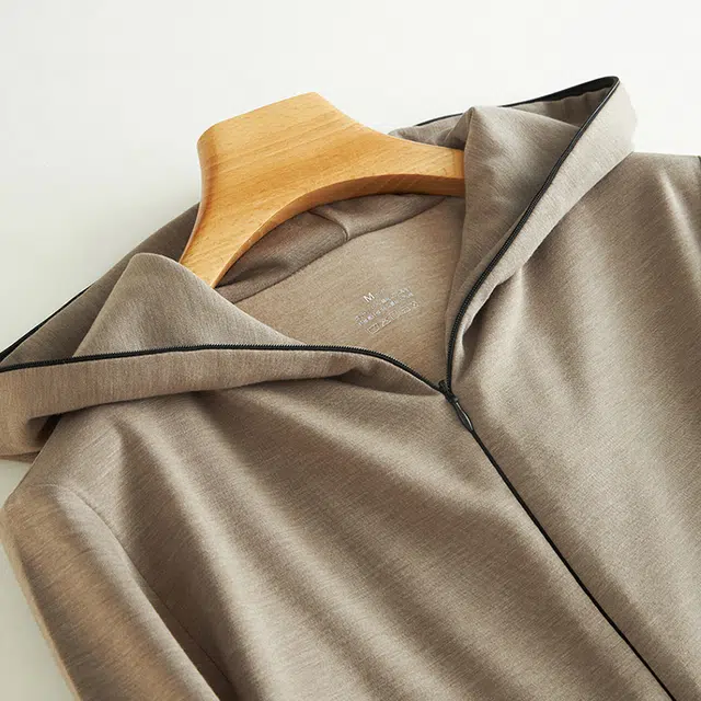 莫代尔 休闲运动空气层连帽衫纯色长袖通勤开衫卫衣 女款