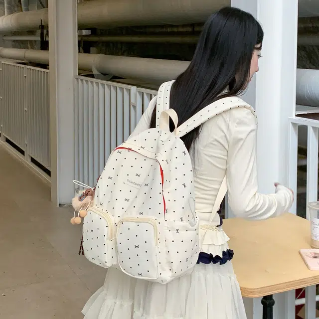 天才小熊  简约森系学生 书包 初中生 经典时尚小众设计 高级感 休闲拉链开合 百搭可爱学院风 尼龙布 双肩包 常规 乳白色