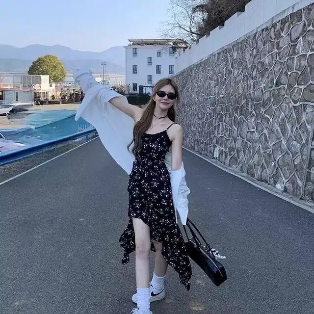 天才小熊 法式收腰显瘦简约通勤吊带连衣裙 女款