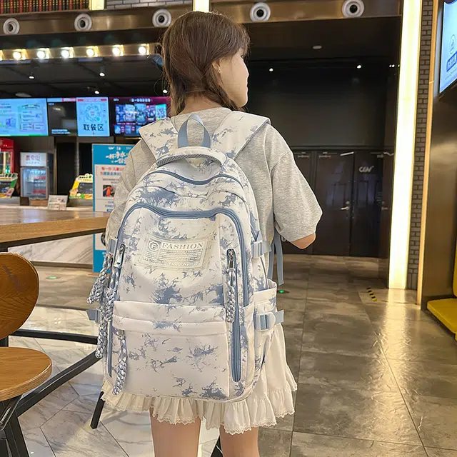 天才小熊 书包初中女生大学生旅游 简约森系 经典时尚小众设计 高级感 休闲拉链开合 尼龙布 双肩包 常规 蓝色