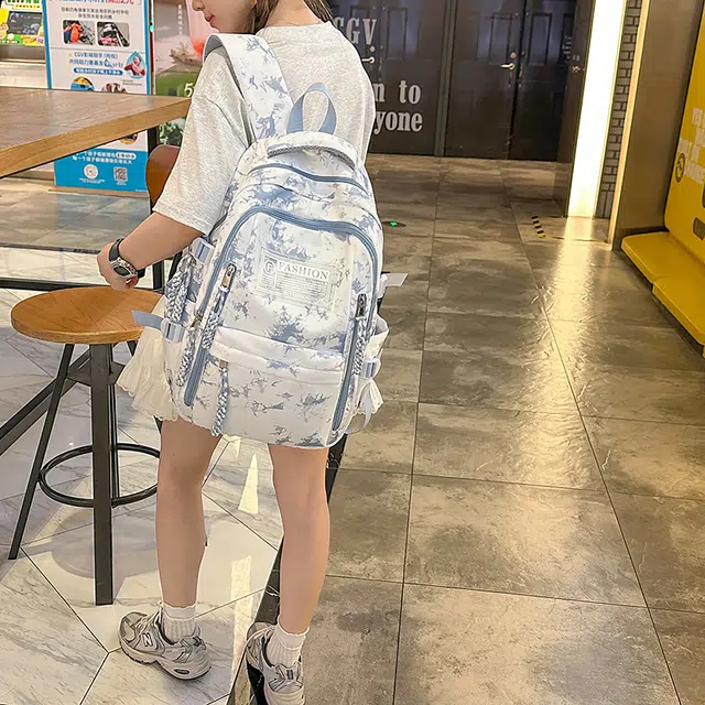 天才小熊 书包初中女生大学生旅游 简约森系 经典时尚小众设计 高级感 休闲拉链开合 尼龙布 双肩包 常规 蓝色