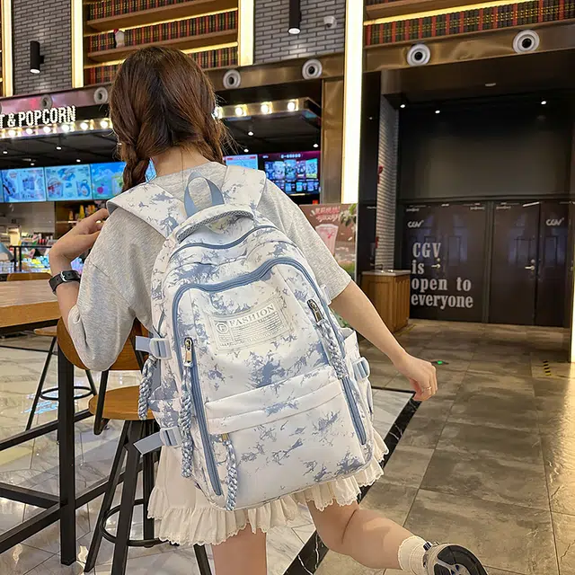 天才小熊 书包初中女生大学生旅游 简约森系 经典时尚小众设计 高级感 休闲拉链开合 尼龙布 双肩包 常规 蓝色