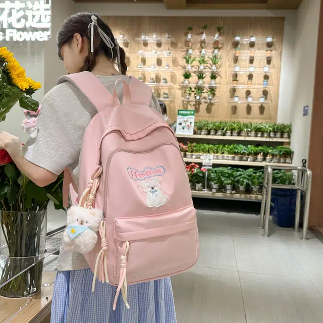 天才小熊 初中生 学生书包  简约森系 经典时尚小众设计 高级感 休闲拉链开合  学院风小清新 尼龙布 双肩包 常规 粉色