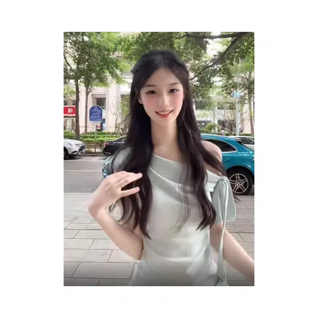 依钗 斜领短款修身时尚百搭无袖舒适截短上衣 女款