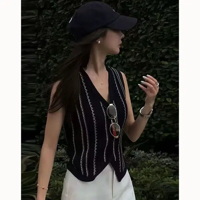 V