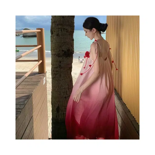 依钗 海边多巴胺立体花朵宽松吊带连衣裙 女款