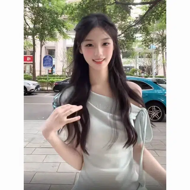 依钗 斜领短款修身时尚百搭无袖舒适截短上衣 女款