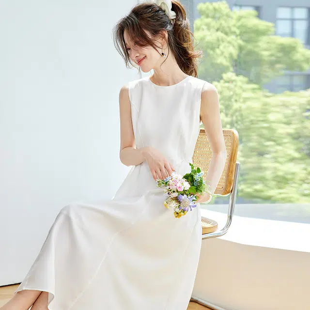 笔杏 圆领舒适简约休闲纯色学院日常出行无袖连衣裙 女款