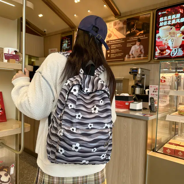 米囹 小清新花朵书包 轻盈减负 双肩包 大号 白色