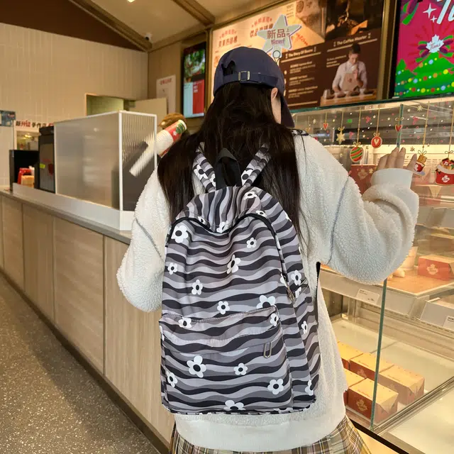 米囹 小清新花朵书包 轻盈减负 双肩包 大号 白色