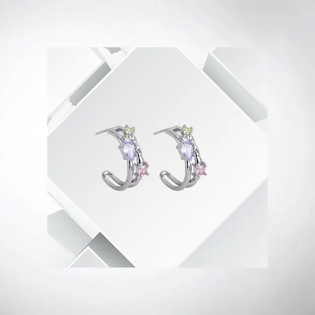 清脆小溪 彩色镂空甜酷风小众高级感简约多巴胺轻奢气质精致冷淡风甜美日常百搭 锆石 耳环 女款