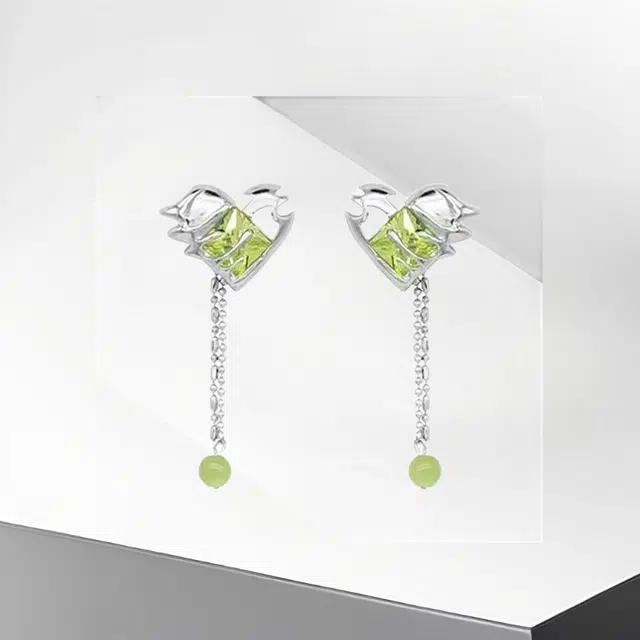 清脆小溪 镂空爱心流苏 通勤时尚百搭款高级感气质轻奢风 合金 耳环 女款