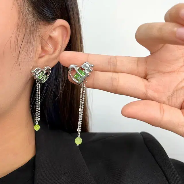 清脆小溪 镂空爱心流苏 通勤时尚百搭款高级感气质轻奢风 合金 耳环 女款