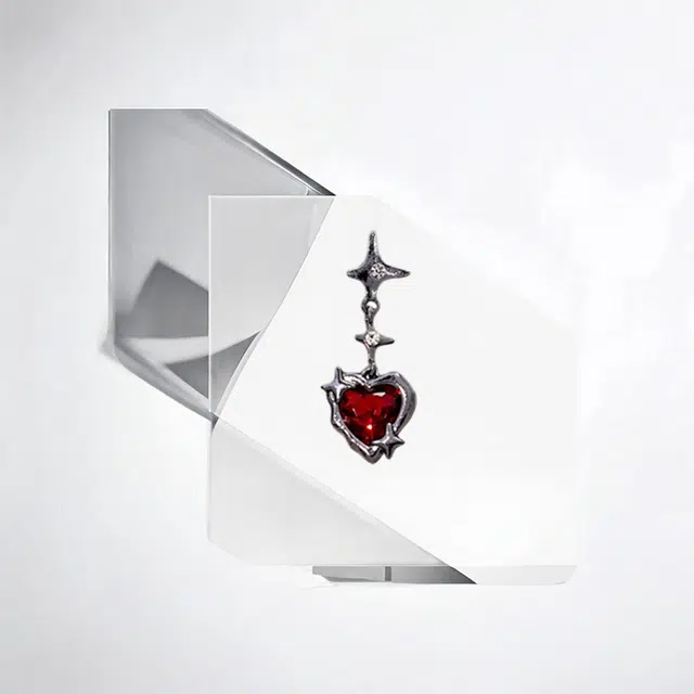 清脆小溪 甜酷辣妹风红色爱心小众高级设计感时尚个性潮流暗黑复古创意百搭 合金 耳环 女款