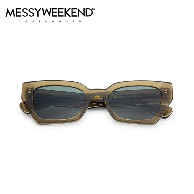 MESSYWEEKEND LUNA