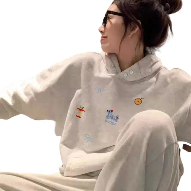 望莱仕 纯棉银狐绒秋季印花百搭宽松个性纽扣连帽女卫衣 女款