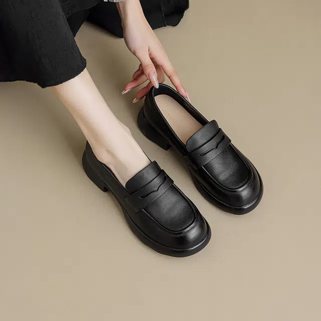 华耐 头层牛皮 时尚气质简约通勤户外个性舒适 乐福鞋 女款 黑色