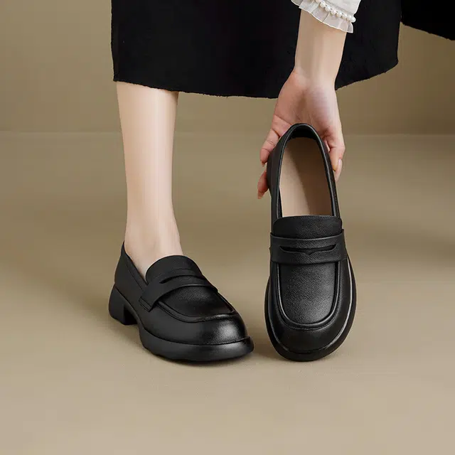 华耐 头层牛皮 时尚气质简约通勤户外个性舒适 乐福鞋 女款 黑色