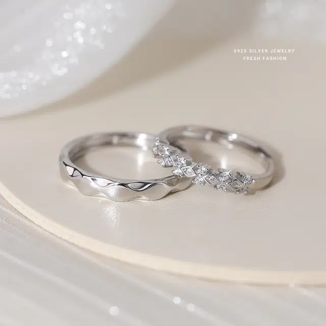 925
