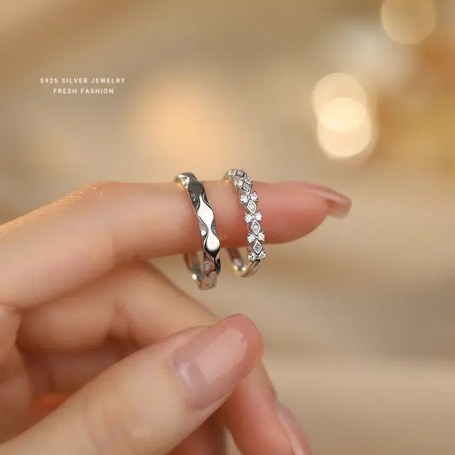 925