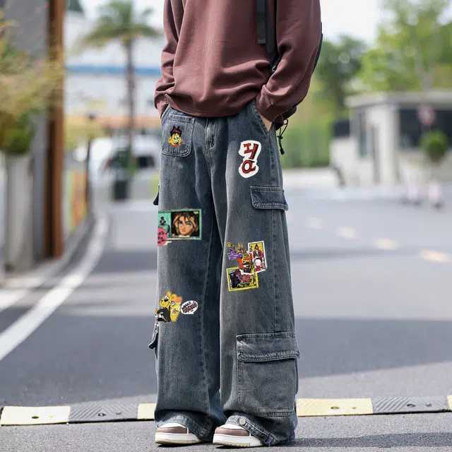 金贝勒 美式高街复古漫画贴纸阔腿嘻哈港味宽松潮流垂感百搭休闲工装大口袋拖地直筒个性印花做旧水洗设计牛仔裤 男女同款