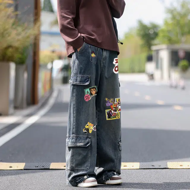 金贝勒 美式高街复古漫画贴纸阔腿嘻哈港味宽松潮流垂感百搭休闲工装大口袋拖地直筒个性印花做旧水洗设计牛仔裤 男女同款