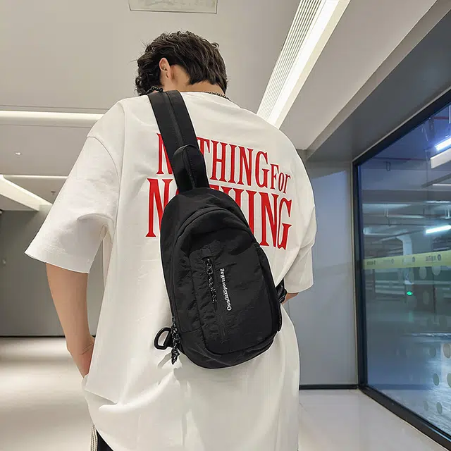 森马 多功能休闲轻便斜挎骑行机车背包潮 尼龙 胸包 男女同款情侣款 多色