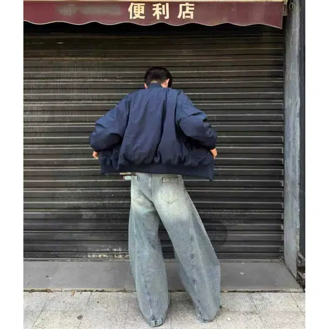 TR cleanfitbomber
