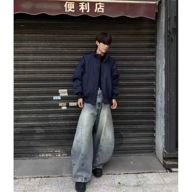 TR cleanfitbomber