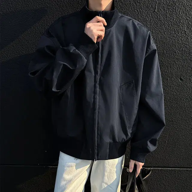 TR cleanfitbomber